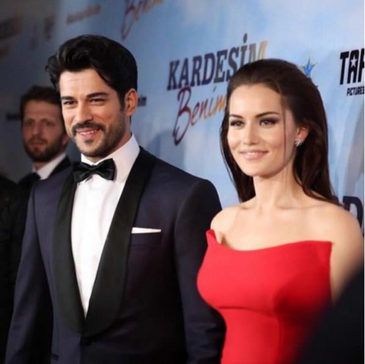 Burak Özçivit'ten Fahriye Evcen'e Ev Jesti