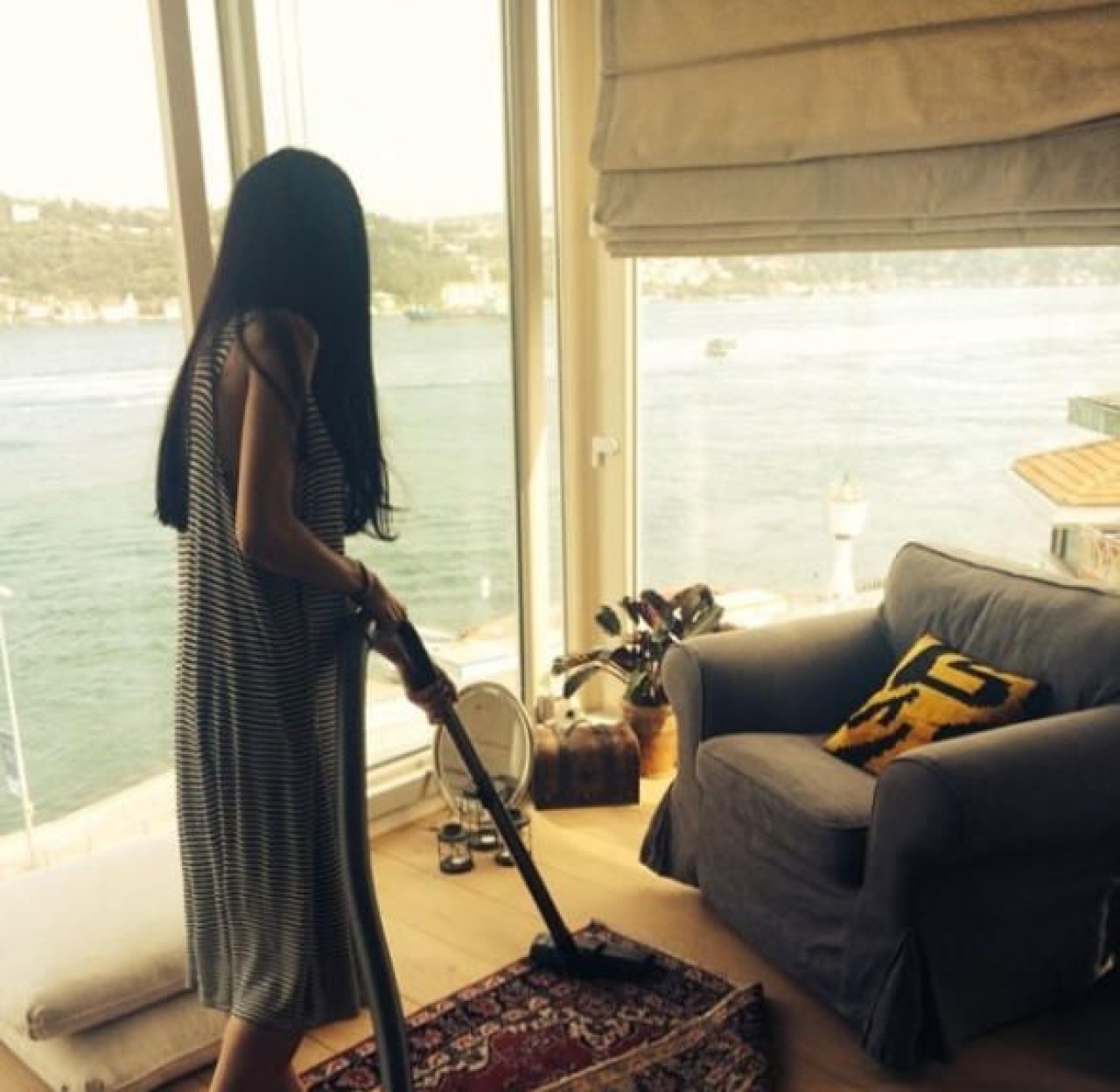 Cemre Kemer'in Boğaz Manzaralı Muhteşem Evi!