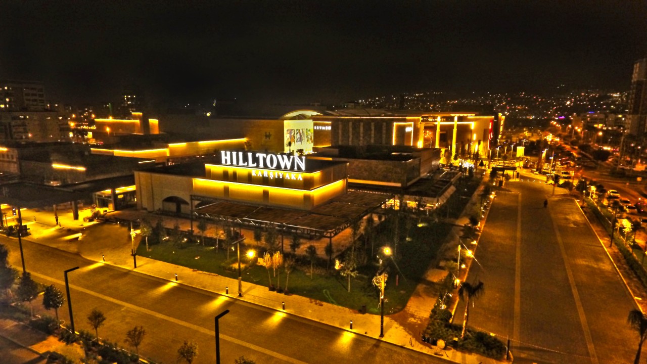 Hilltown Karşıyaka Açıldı