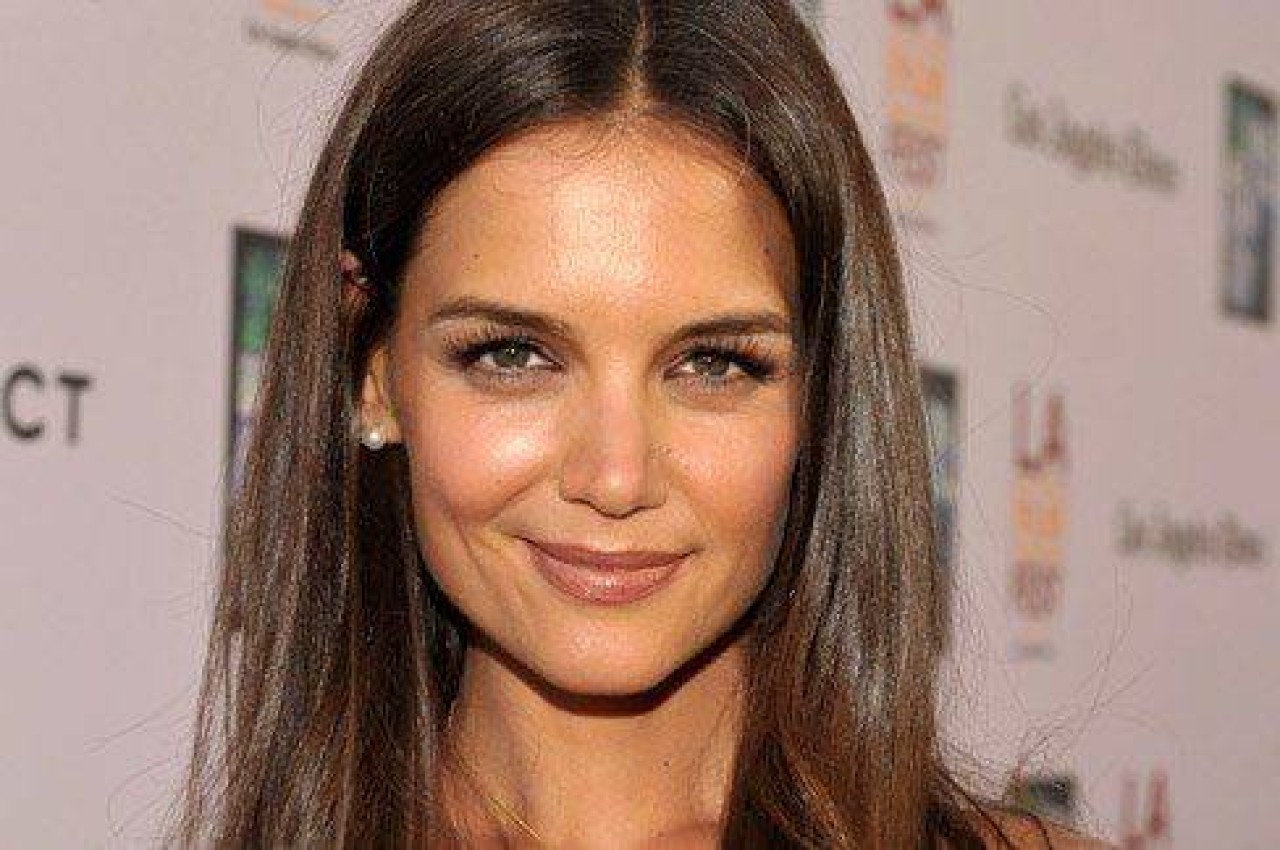 Katie Holmes Calabasas'taki Malikanesini 4.6 Milyon Dolara Satıyor