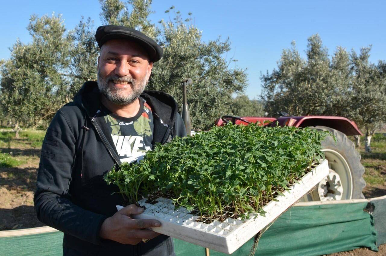 Hüsnü Şenlendirici İzmir'e Taşındı