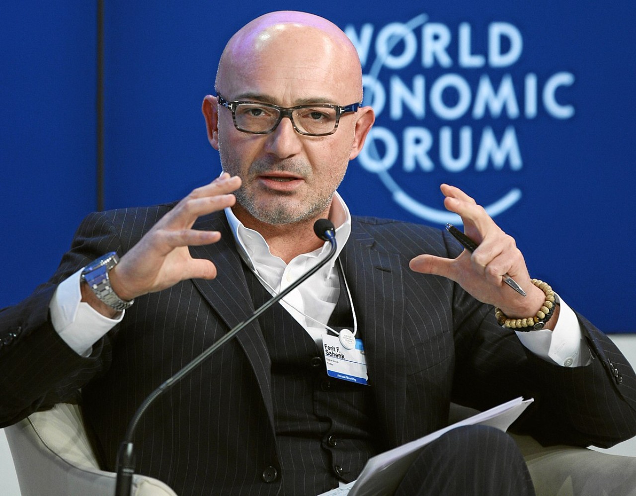 Ferit Şahenk, İstinyePark’taki Hisselerini Katarlılara Satıyor