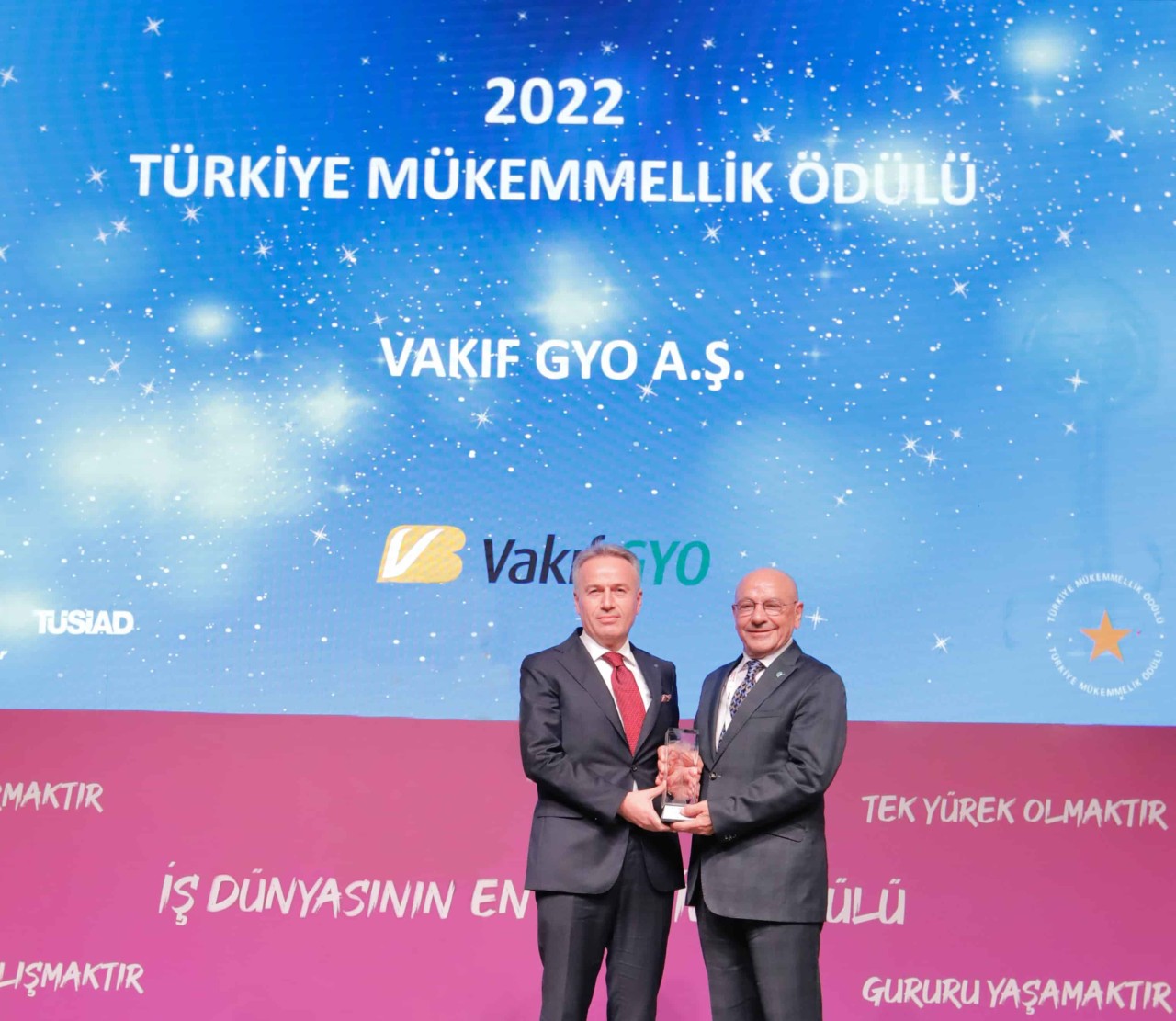 Vakıf GYO'ya Mükemmellik Ödülü