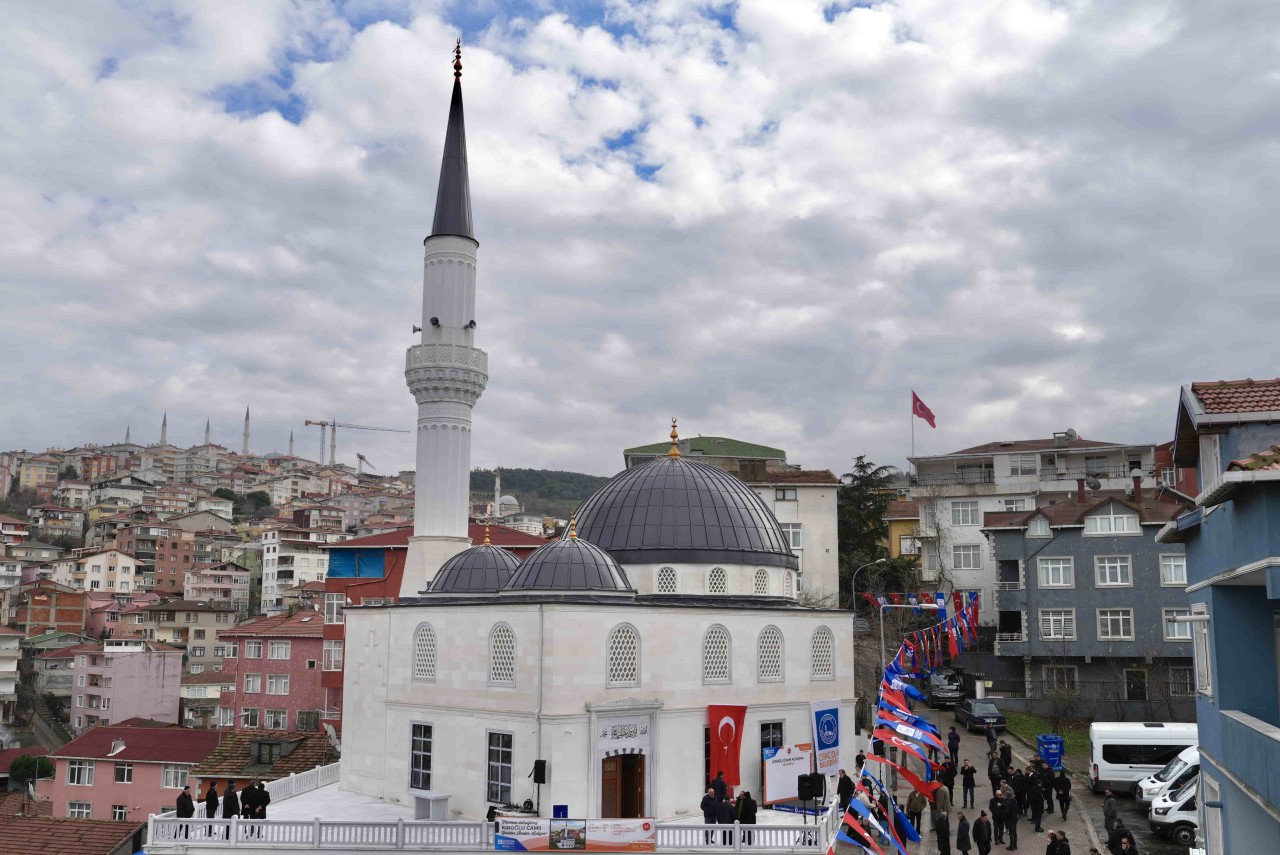 Yeniden İnşaa Edilen Kıroğlu Camii İbadete Açıldı