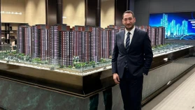 Gayrimenkulde sahadan gelen bir yönetici...