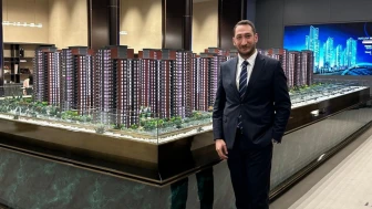 Gayrimenkulde sahadan gelen bir yönetici...