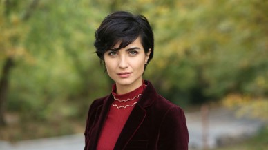 Tuba Büyüküstün Paris'te Dükkan Arıyor