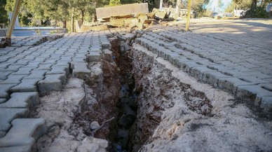 Deprem Nedeniyle Yeni Yarıklar Oluştu