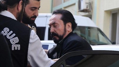 Adnan Oktar'ın Çengelköy'deki Villası Mühürlendi