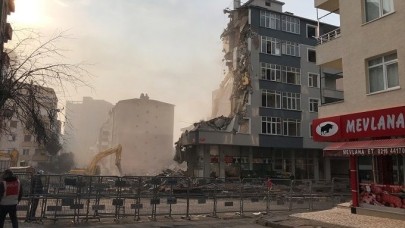 Kartal'daki Uzunlar Apartmanı Yıkımına Başlandı